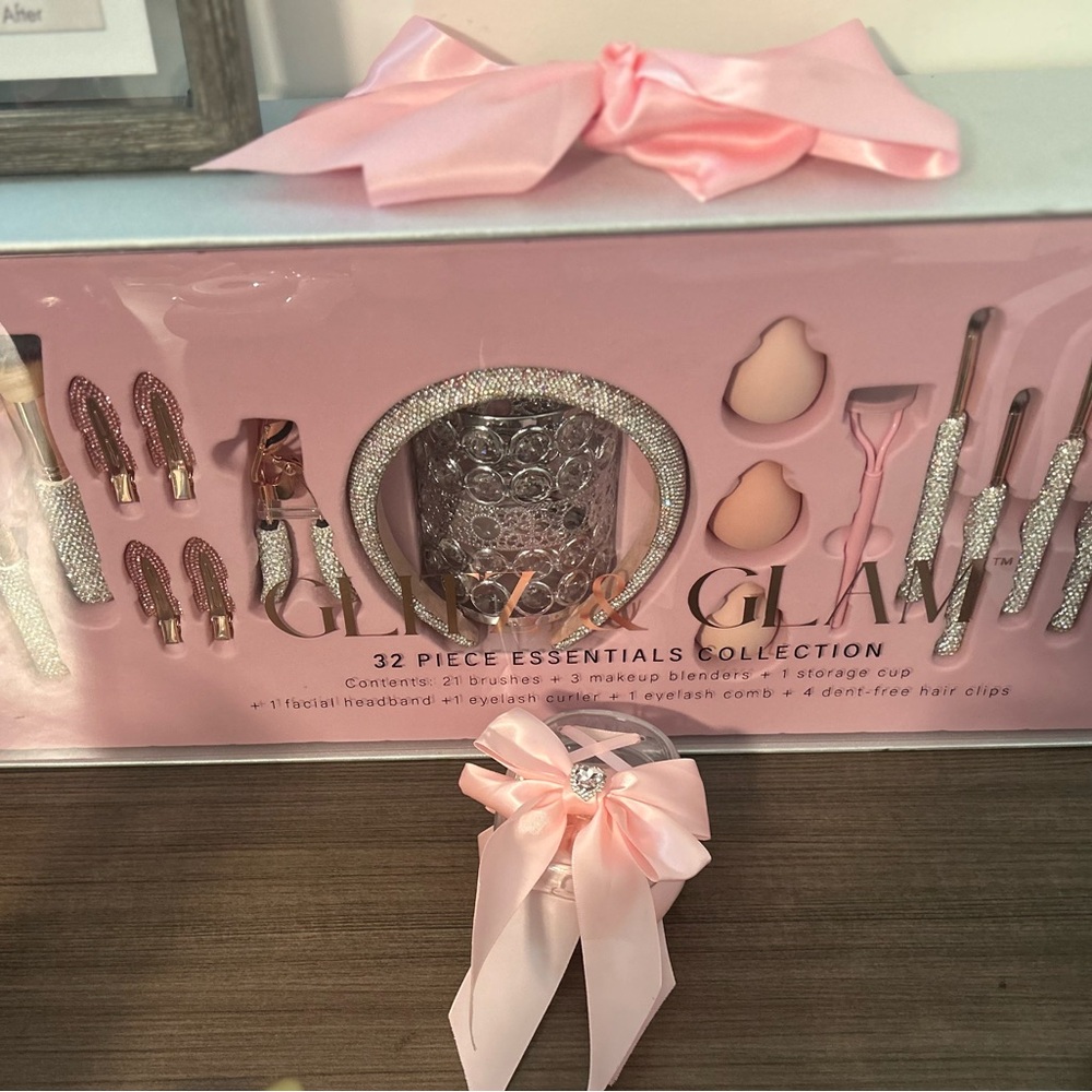 32 piece pink glitz, and glam make up brush set